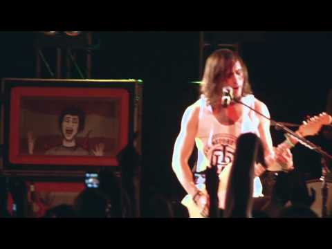 Pierce The Veil - 02 "Besitos" (The Glasshouse, Pomona, Ca: No Guts No Glory Tour)