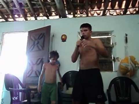 Louco cantando total eclipse of the hearth