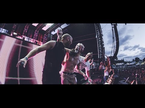 Showtek throwing birthday cake in Steve Aoki's face at Stereosonic Perth (30.11.2014)