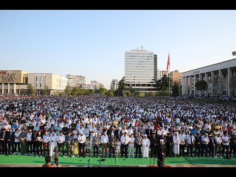Falja e Kurban Bajramit në sheshin "Skënderbej", Tiranë