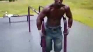 Ce mec n&#39;est pas humain Une force de fou