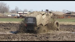 preview picture of video 'Jeep Powers Through Mud Pit At Carsonville'