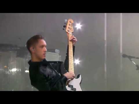 The xx - Intro (Live at Glastonbury 2017)