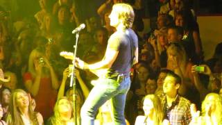 Keith Urban "Blue Jeans" Live @ The Wells Fargo Center