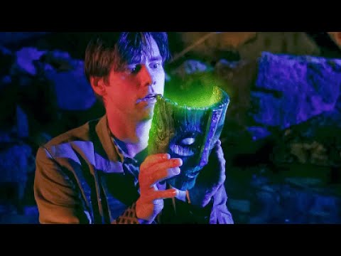 A Loser Finds The Mask Of Loki That Gives Him Superpower and Fights Crime / MOVIE NARRATOR 1