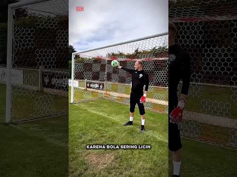 Sarung Tangan Kiper Lengket Itu Legal atau Curang?