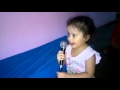 Bia interpretando O Barquinho