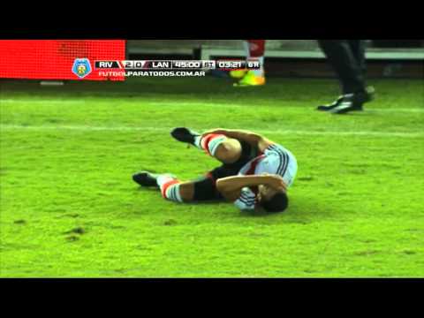Patada y saludo. River 2 - Lanús 0. Fecha 9. Torneo Final 2014. FPT