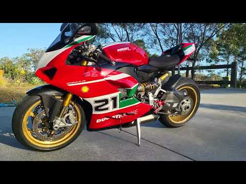 Quick walkaround of the beautiful Panigale V2 Bayliss with Marchesini M7RS wheels in 4K UHD