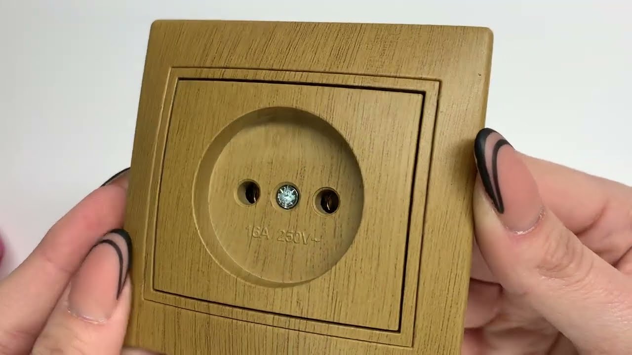 Розетка одинарная б/з MIRA дуб классический ПБТ 701-5151-121B