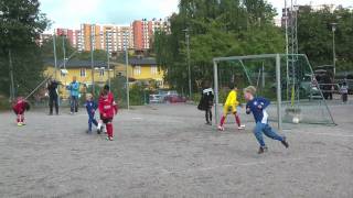 preview picture of video 'Kallhälls FF p02 - fyra sköna mål mot Kista Vasalund 20100918'