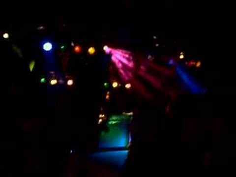 Optreden van de Holidaydiscoshow bij NVC