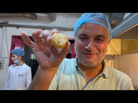 Patisserie Cremino: In The Kitchen Baking Cake, Preparing Ice Cream and Eating Delicious Sweets