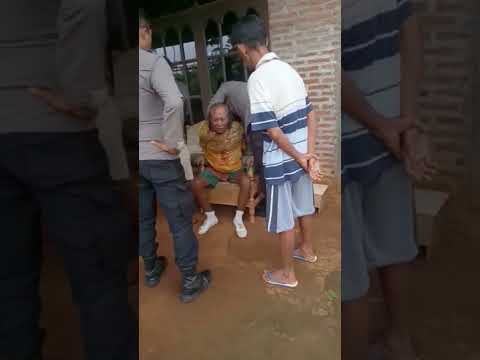 penculik dihajar diamankan polisi