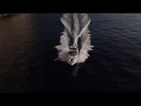 Princess V40   V Class sports yacht