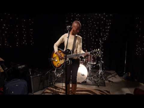 Rokia Traoré - Kèlè Mandi Live on KEXP