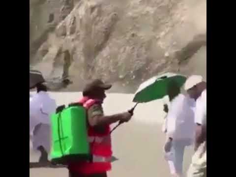 فيديو مؤثر بين حاج وجندي سعودي بمنطقة رمي الجمرات