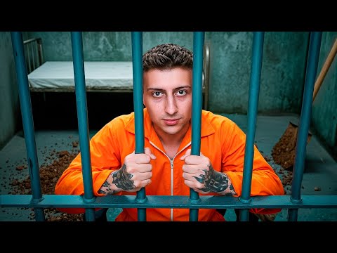 I TRIED TO ESCAPE FROM PRISON 😱