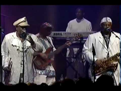 BRASS CONSTRUCTION -MOVIN... LIVE !! DANCE YOUR PANTS OFF..2005