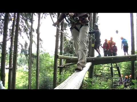 Rauf in luftige Höhen: Unterwegs in den Baumwipfeln am Grüntensee