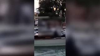 Rissa in barca a Venezia: tassista picchiato da un collega che lo lancia in acqua