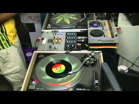 Mix Reggae Session Roots 80's - Selecta Douroots