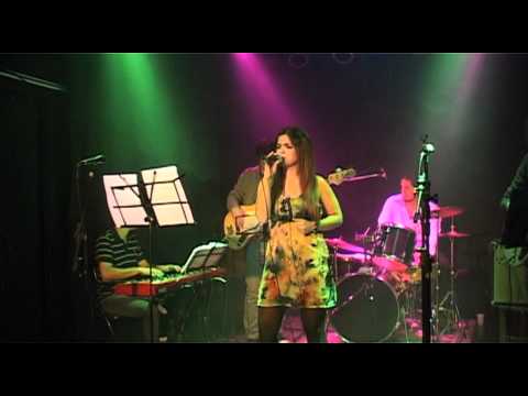 Show de Alumnos en vivo 23/7/12 -Bound to you (C.Aguilera) - Cecilia Labadens