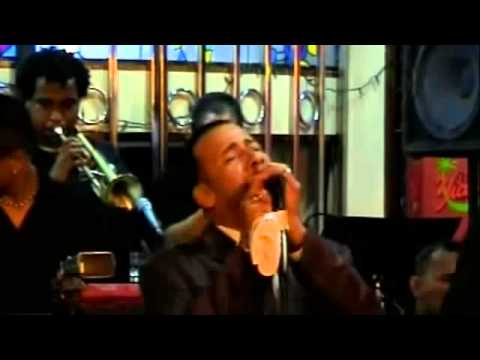 Modelo de la noche   Luisito Carrion1]