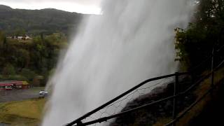 preview picture of video 'Waterfall in Norheimsund, Norway'