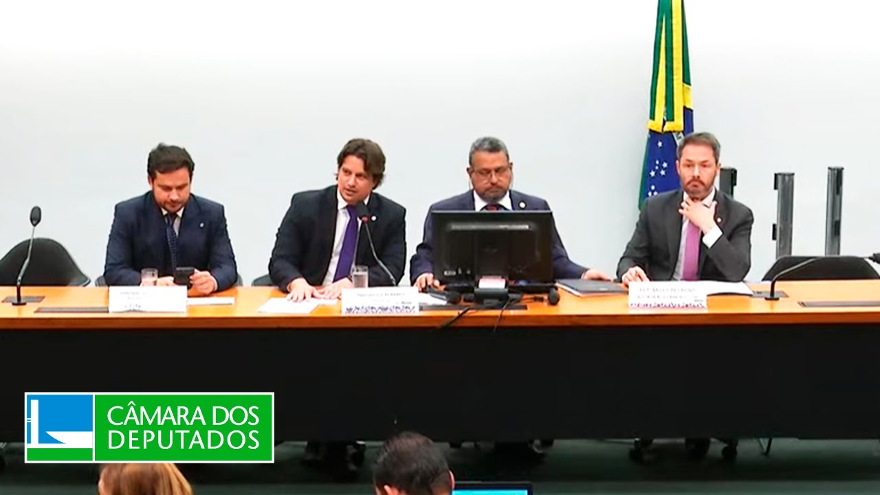 Evento de assinatura do PL dos Aplicativos com representantes do governo