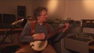 Mike Seeger performs &quot;Walking Boss&quot; in the Smithsonian Folkways Studio