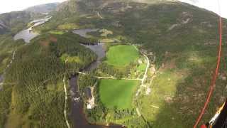 preview picture of video 'Paragliding Tovdal, en rufsete paraglidertur. August 2013'