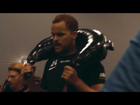 Herrlaget tränar på STC Lidköping!