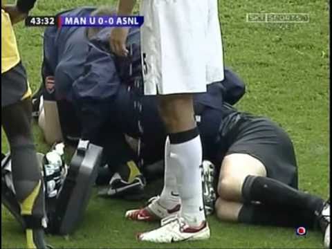 Jens Lehmann saves from Ronaldo with his face vs Manchester United