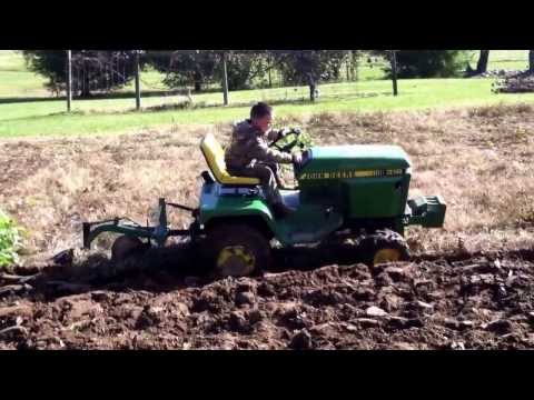 John Deere 318 plowing garden new generation