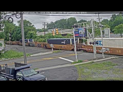 July 26 2018 08:19 sb stack trailers CSX 5270, 8236 Q010