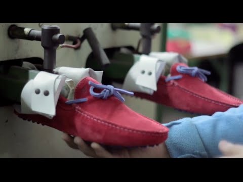 download lagu mp3 mp4 Bobbies Paris, download lagu Bobbies Paris gratis, unduh video klip Bobbies Paris