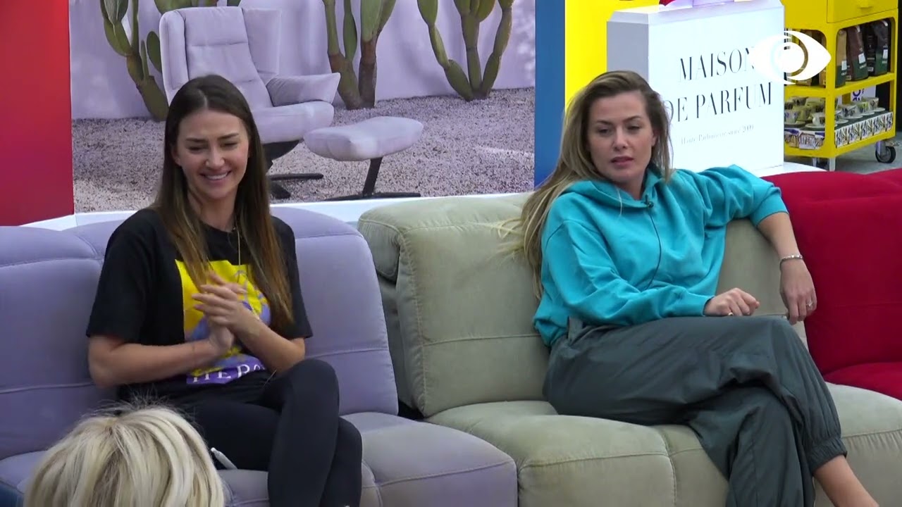 Banorët luajnë me pantomime me filma