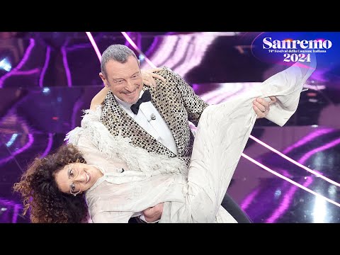 Sanremo 204 - Teresa Mannino sul palco dell'Ariston
