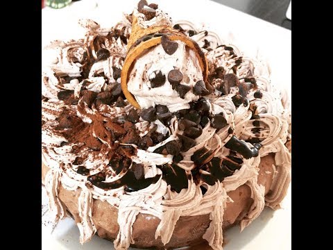 piping and decorating my cake/vlog1