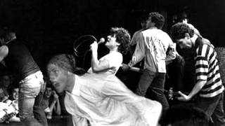 Circle Jerks - Dont Care / Live Fast Die Young ( Live early 80's )