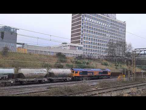 66770 6M90 Avonmouth Hanson Sdg Gbrf to Clitheroe Castle Cement Gb @ Crewe 18/12/21