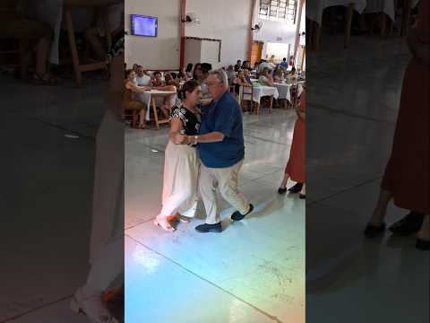 no Pesseti centro de eventos em Chopinzinho no Paraná.Brasil #shotrs #baile #dancarinos #dança#dance