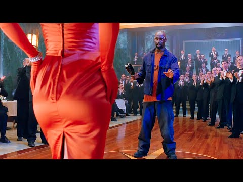 He Enters a Ship That's Been Missing for 40 Years and Finds the Crew Still Alive