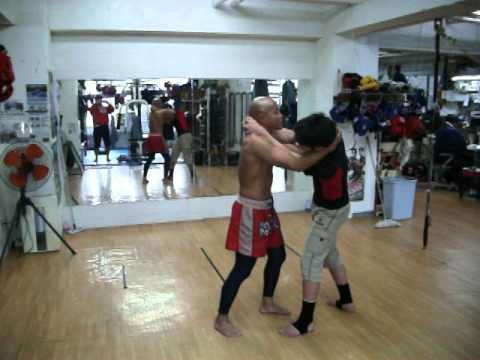 崩してテイクダウン