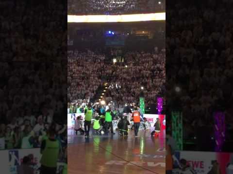 Pokalfeier THW Kiel DHB Pokalfinale 9.4.2017 Humba Rune Dahmke Fankurve Barclaycard Arena Hamburg