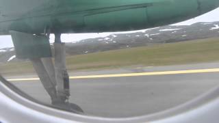 preview picture of video 'Wideroe Dash 8-200 LN-WSA departing Batsfjord bound for Vardö'