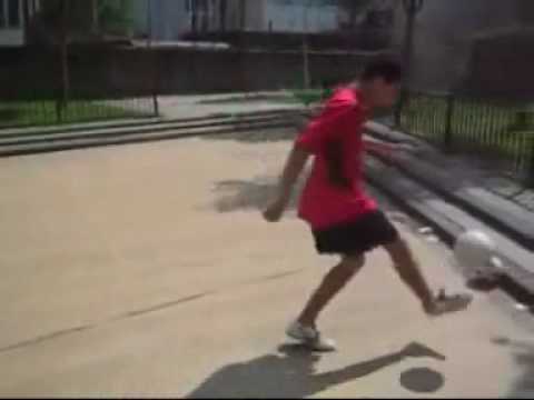 freestyle football touzani by viva Akon