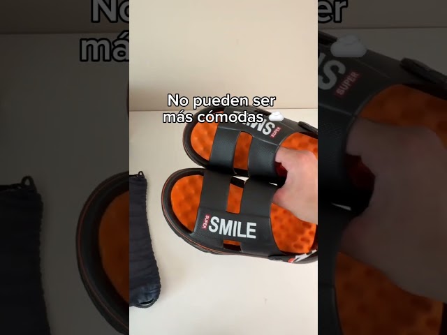 Vídeo relacionado con PERLETTI Sandalias Hombre Verano Cómodas - Zapatillas de Estar por Casa con Doble Hebilla Regulable - Sandalias Planas Hombres Plantilla en Cuero Auténtico Fantasia Mimética (Gris Camuflaje, 42)