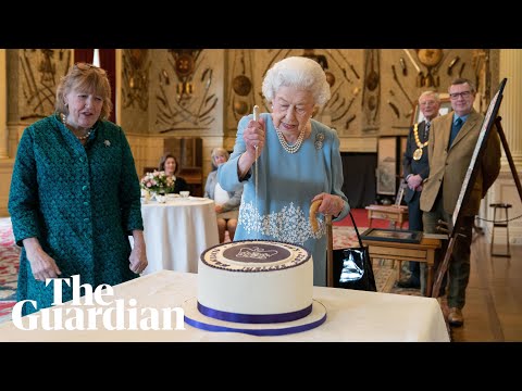 'I don't matter': Queen jokes about her platinum jubilee cake being upside down